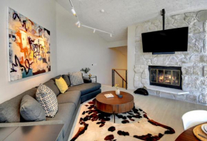 Luxury Condo On River Next to Ski Resort I Hot Tub I Views I Best Price I FREE Adventures Daily